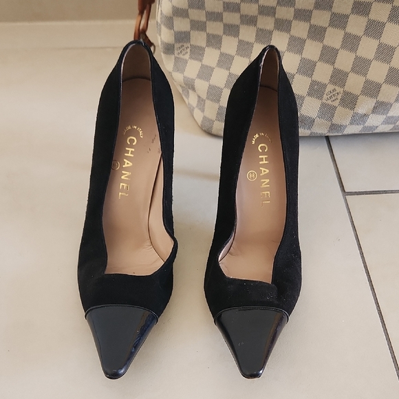 CHANEL Black Suede and Patent Leather Heels - Picture 1 of 13